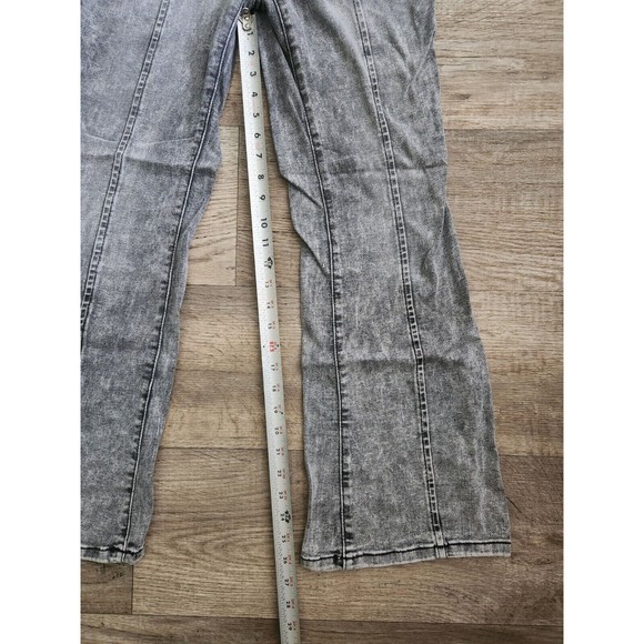 TIME & TRU Jeans Womens 6 Petite Gray Seamed Flare Jean Mid Rise Denim Pants - Picture 3 of 5